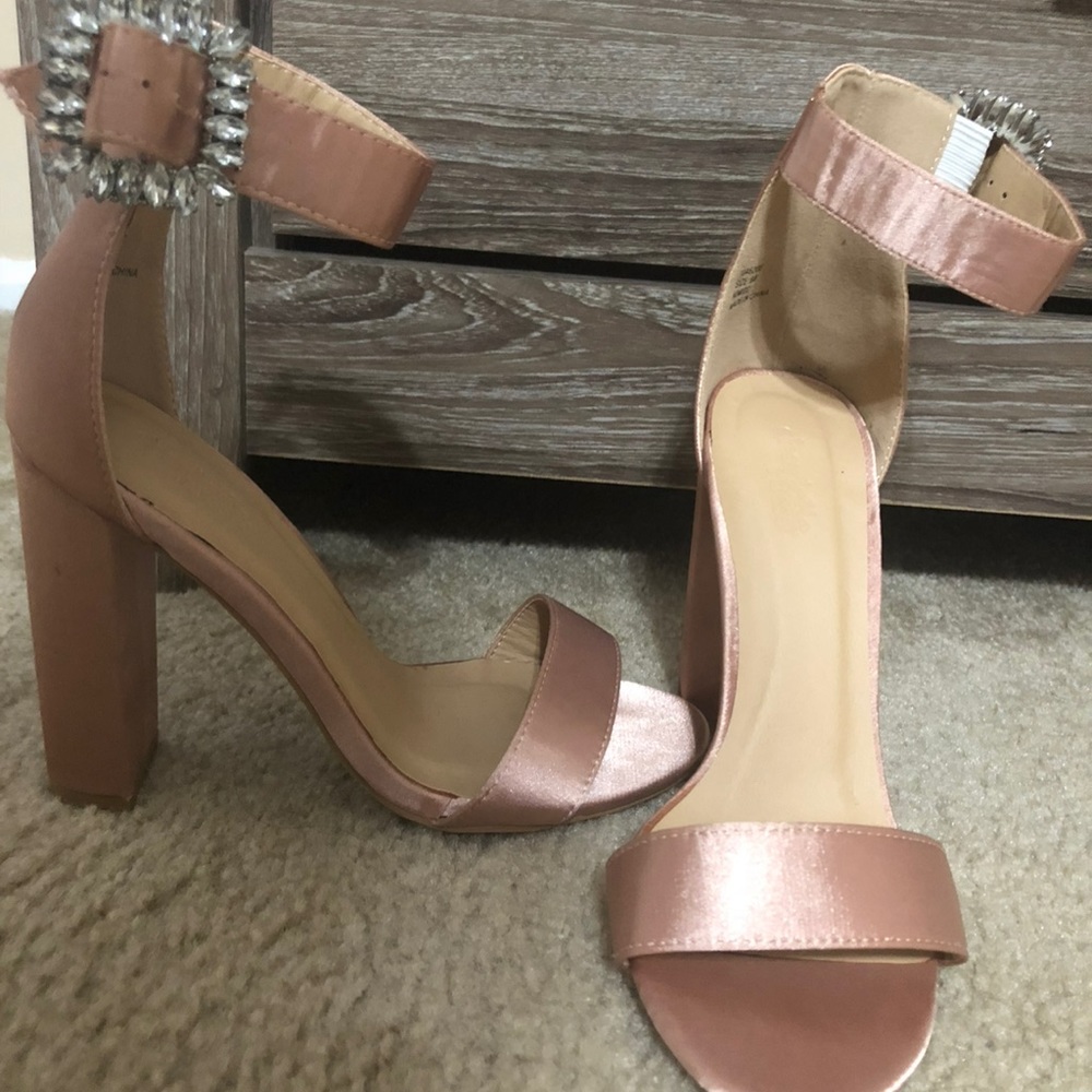 Pink heels - NEVER WORN